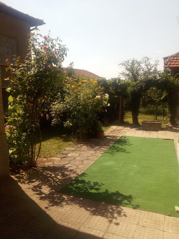 Guest House Emiliya Ovchartsi  Luaran gambar