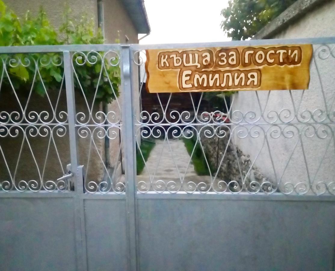 Guest House Emiliya Ovchartsi  Luaran gambar